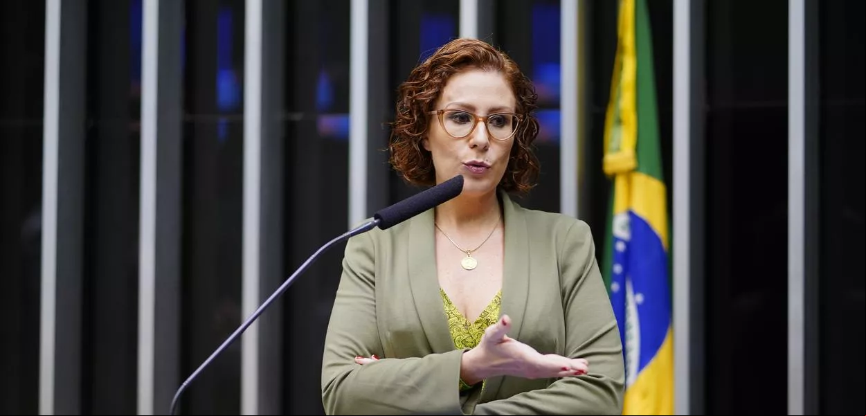 'TRATAMENTO MÉDICO': Condenada a 10 anos de prisão, Carla Zambelli deixa o Brasil 