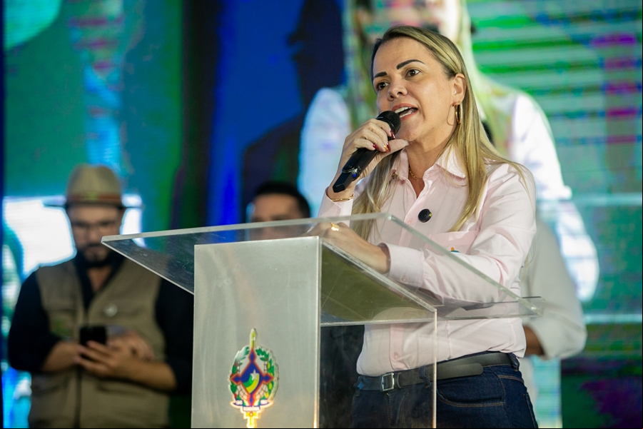CLÁUDIA DE JESUS: Dep. conduziu ação que aprovou gratificação salarial para servidores da Emater