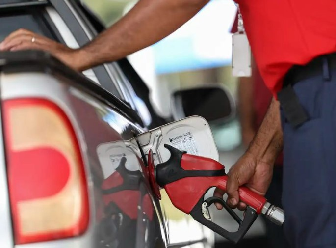 COMBUSTÍVEL: Petrobras anuncia redução no preço da gasolina entregue às distribuidoras