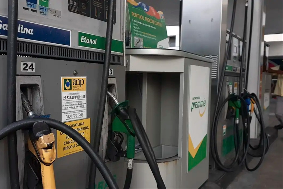 ALÍVIO NO BOLSO: Petrobras reduz preço da gasolina A em 5,6% para as distribuidoras